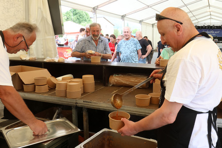 Brezplačna pogostitev z županovim golažem  ob občinskem prazniku 05 Foto Ljubo Vukelič
